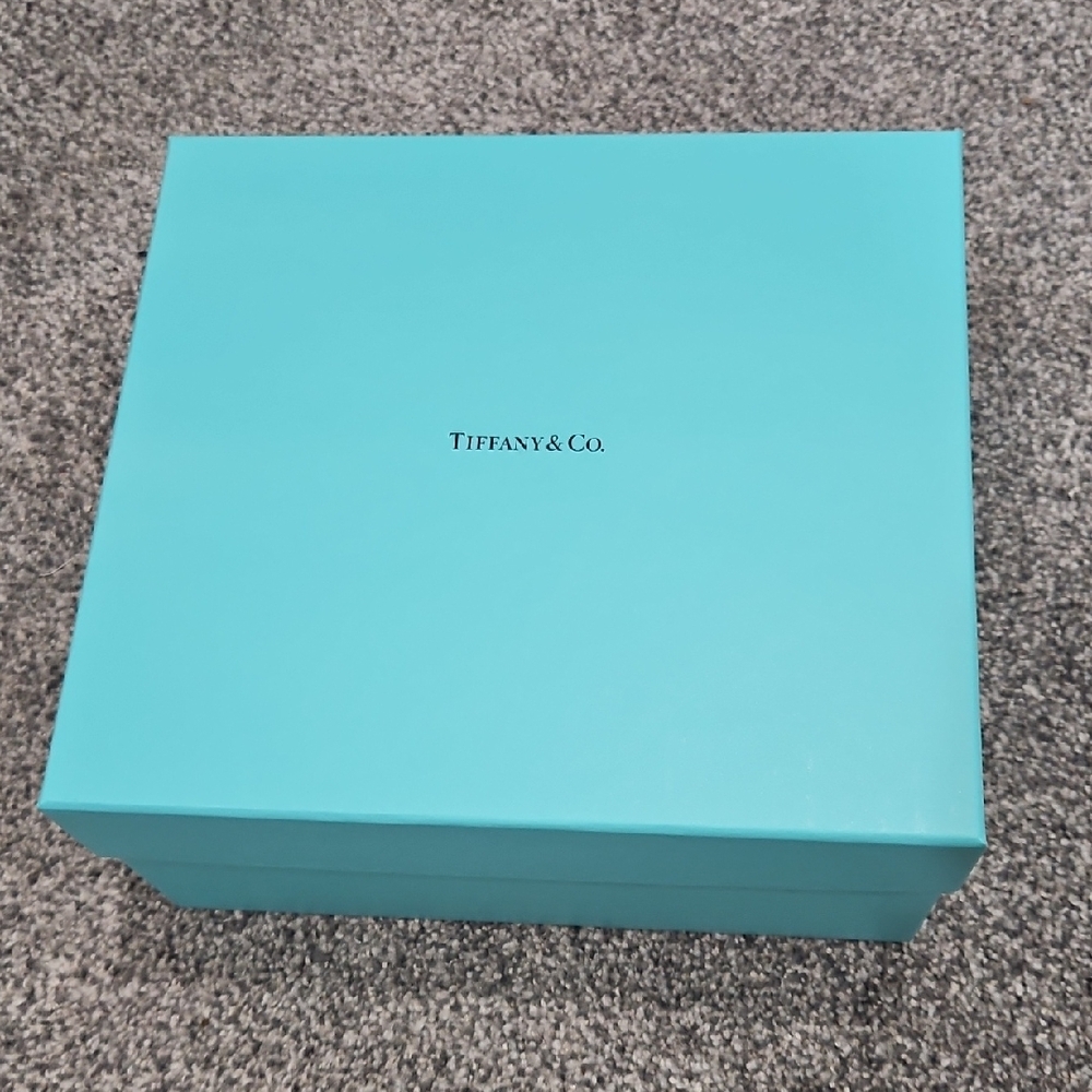 Tiffany & Co Box And Ribbon - Picture 2 of 6